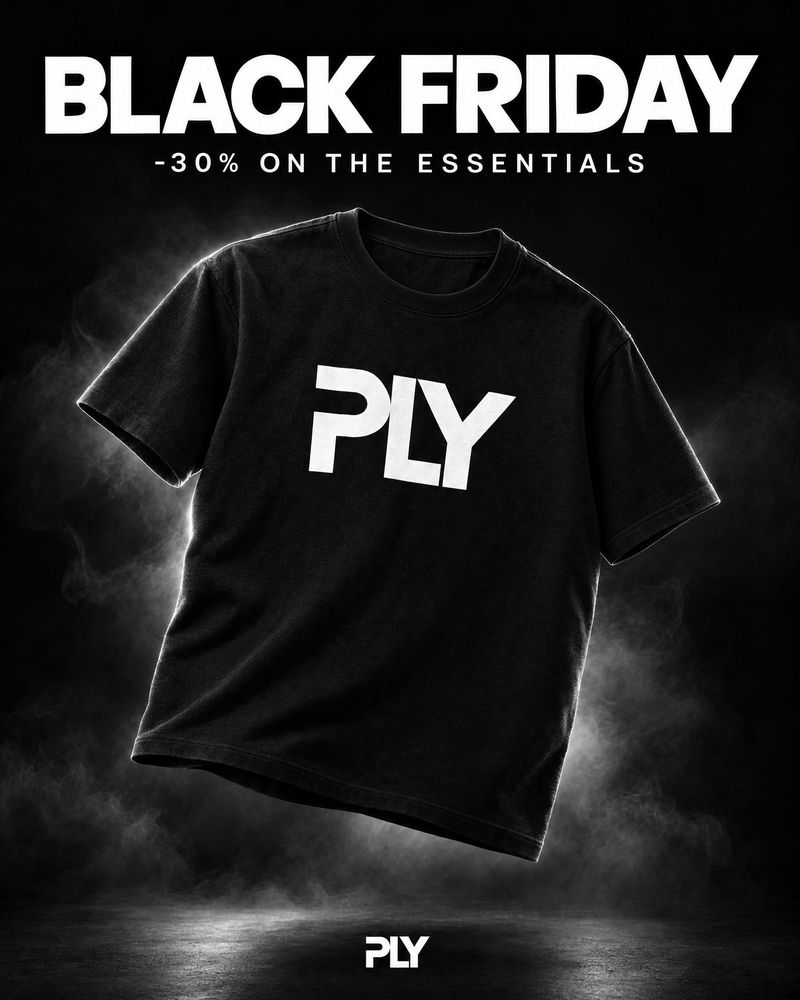 Kampagnenmotiv Black Friday: schwebendes PLY-T-Shirt, minus 30 Prozent